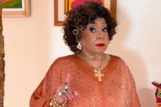 Alcione, cantora, reage a comentários dos fãs