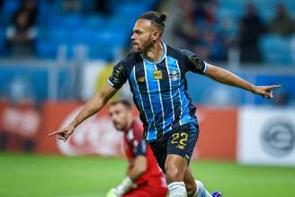 Grêmio vence Palestino e fica perto da liderança do Grupo F na Sul-Americana — 