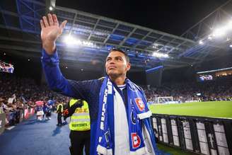 Porto anuncia saída de Thiago Silva: 'Portas estarão sempre abertas'