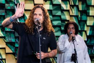 Vitão faz show intimista para fãs no Sonora Apresenta