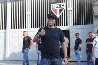 Luis Fabiano anuncia pré-candidatura a deputado federal por São Paulo