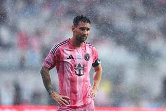 Messi sente lesão e é substituído em jogo do Inter Miami a 23 dias da estreia da Argentina na Copa