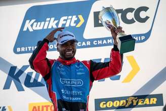 Nicolas Hamilton no pódio 