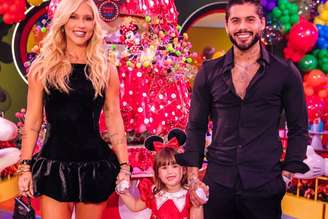 Virginia posa com Maria Alice e Zé Felipe
