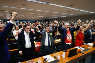 Texto-base da PEC sobre o fim da escala 6x1 foi aprovado em comissão especial da Câmara, com 34 votos a favor e 4 contra