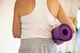 como escolher tapete de yoga