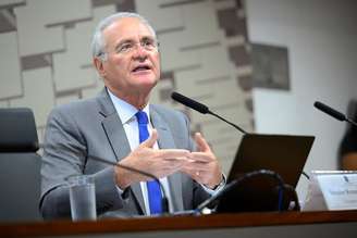 O senador Renan Calheiros, relator do projeto