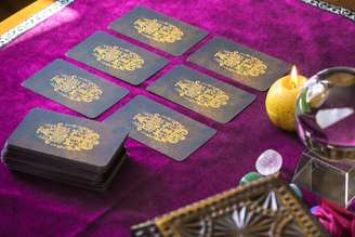 O Tarot revela que a quinta-feira favorecerá quem conseguir agir com maturidade