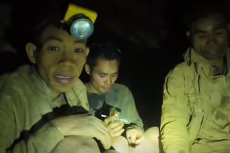 'Não precisa se preocupar, mãe': sobreviventes presos em caverna no Laos mandam recado para família