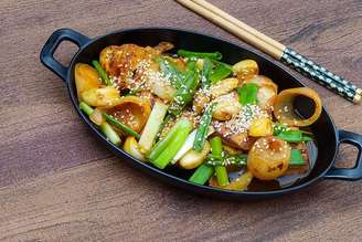 Tofu grelhado com alho e molho coreano