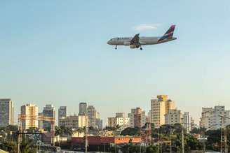 Segundo o governo, medida busca reduzir custos na cadeia de combustíveis e no transporte aéreo