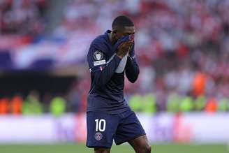 Ousmane Dembélé, camisa 10 do PSG, sente o músculo da coxa na final da Liga dos Campeões