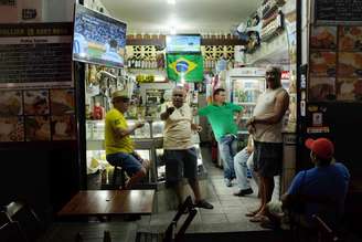 Jogos à noite e nos fins de semana fazem bares e restaurantes apostar em alta nas vendas durante a Copa.