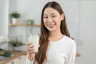 O leite é fonte de proteínas, cálcio, vitaminas e minerais importantes para o organismo
