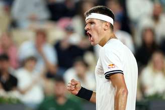 Jakub Mensik encara João Fonseca nas quartas de final de Roland Garros