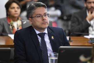 O senador Alessandro Vieira é processado por escritório de advocacia da família de Alexandre de Moraes