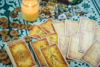O tarot indica um dia de esperança, conexões e crescimento emocional, pedindo equilíbrio entre ação, reflexão e autocuidado