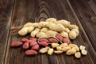 O amendoim possui propriedades nutricionais importantes para o corpo
