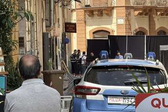 Casamento de Dua Lipa isola cidadãos de espaços públicos em Palermo