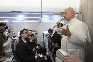 Leão XIV deu declaração durante voo papal