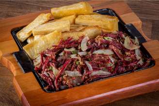 Carne-seca acebolada