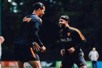Memphis Depay (D), do Corinthians, deve iniciar amistoso no time titular nesta segunda-feira (8) –