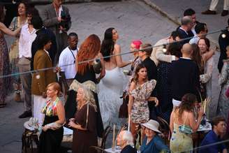 Dua Lipa e Callum Turner fizeram festa de 3 dias