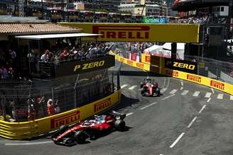 Hamilton terminou no pódio pela segunda vez e Leclerc bateu o carro antes do fim da prova 