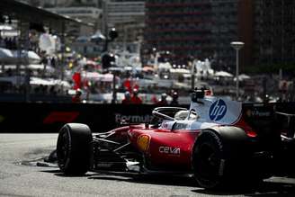 Charles Leclerc abandona o Grande Prêmio de Mônaco