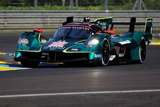 Aston Martin Valkyrie durante a primeira sessão de testes em Le Mans