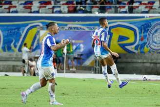 Kleiton marca pro Papão e põe fogo no jogo –
