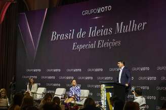 Flávio Bolsonaro participa do evento 'Brasil de Ideias Mulher - Especial Eleições', do Grupo Voto, em São Paulo