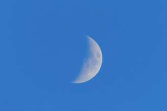 A redução gradual da luminosidade torna a Lua Minguante uma das melhores fases para observar seu relevo