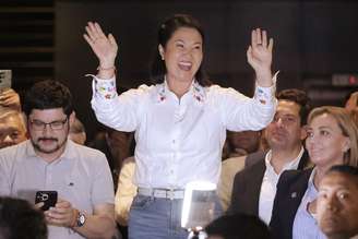 Keiko lidera preferência nos votos com ligeira vantagem sobre Sánchez