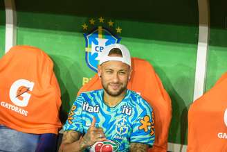 Neymar ficou no banco durante o amistoso entre Brasil e Panamá