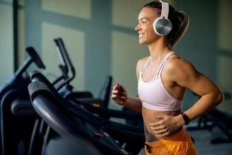 A redução da gordura abdominal depende de um conjunto de hábitos, e não apenas dos exercícios para a barriga