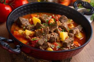 Carne de panela com legumes