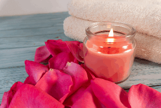 Algumas simpatias são tradicionalmente utilizadas para fortalecer intenções ligadas ao amor e à abundância