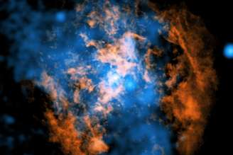 Imagem de capa | X-ray: NASA/CXC/Universidad Northwestern/M. Gorski; Radio: ESO/NAOJ/NRAO/ALMA; procesamiento: NASA/CXC/SAO/K. Arcand y P. Edmonds