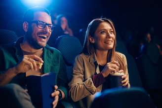 Uma quinta-feira repleta de novidades aguarda os fãs de cinema com estreias que vão do suspense alienígena ao romance italiano