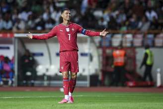 Cristiano Ronaldo lamenta chance desperdiçada.