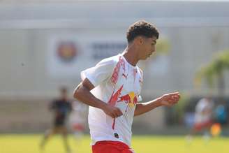 Arthur Diniz, jogador do time sub-17 do Red Bull Bragantino. 