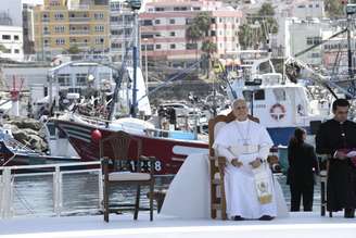 Papa foi recebido por Sánchez e outras autoridades espanholas