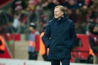 Ronald Koeman em partida da Holanda contra a Polônia pela Eliminatórias da Copa do Mundo 