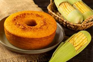 bolo de flocão de milho com coco.