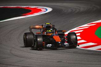 Lando Norris lidera TL2 em Barcelona