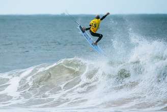 Italo Ferreira em evento da WSL. 