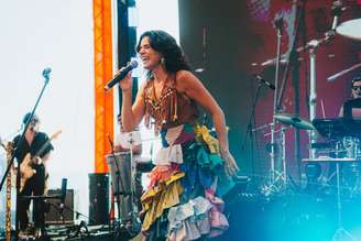 Mariana Aydar se apresentou no Terraiá