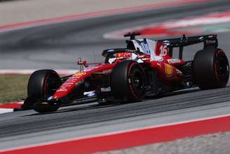 Leclerc tem final de semana ruim em Barcelona após batida e abandono