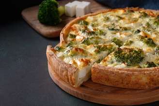 Quiche proteica de brócolis com queijo branco